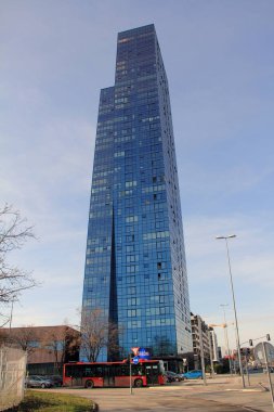 Çağdaş mimarinin bir simgesi olarak Yeni Belgrad 'da inşa edilen, bölgenin en büyük cam cepheli modern bir bina.