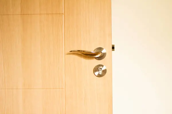 Anahtarlı MDF kapısı