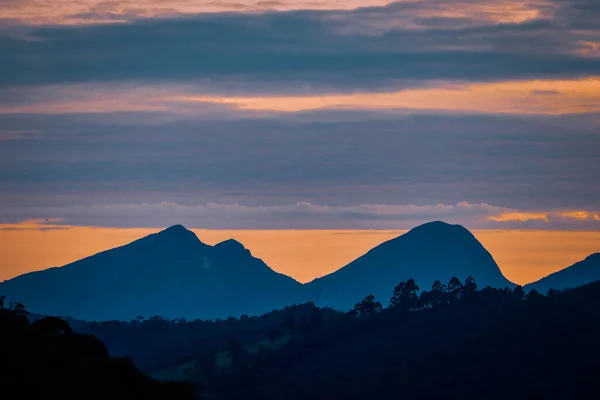 Dağların üzerinden gün batımı