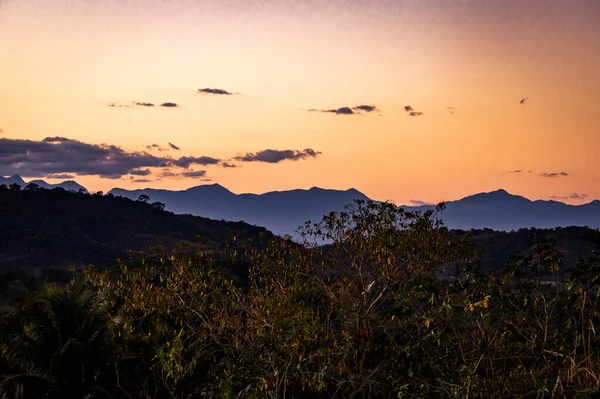 Montanhas 'ın altın saatine giriyoruz.