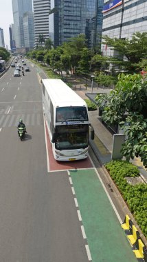  Transjakarta, Güneydoğu Asya ve Güney Asya 'daki ilk hızlı otobüs ulaşım sistemidir. Şu anda, Transjakarta Elektrik Otobüsü mevcuttur.