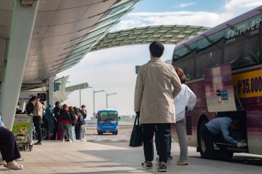 Incheon Uluslararası Havalimanı 'ndaki yoğun atmosfer