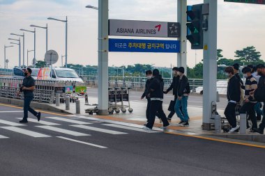 Incheon Uluslararası Havalimanı 'ndaki yoğun atmosfer