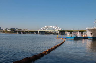 Seul şehrini sabah çeşitli açılardan Han nehrinin kıyısında, Güney Kore 'de görüyoruz..