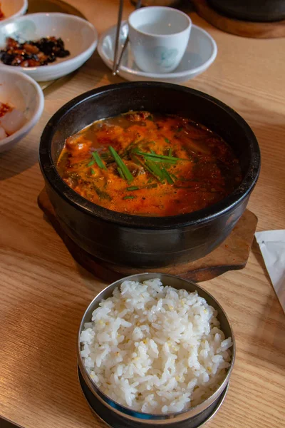 ソウル市内で食べたり飲んだりする宴会 — ストック写真