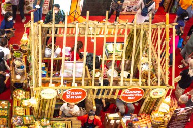 Jakarta, Endonezya 'daki alışveriş merkezinde çeşitli pazar atıştırmaları