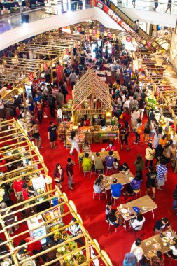 Jakarta, Endonezya 'daki alışveriş merkezinde çeşitli pazar atıştırmaları