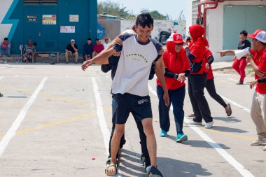 Bağımsızlık Günü 'nde Geleneksel Oyunlarla Bağımsızlık Gününüz kutlu olsun (bakiak yarışması).