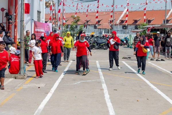 Glad Indonesisk Självständighetsdag Med Traditionella Spel Bakiak Tävling Självständighetsdagen — Stockfoto