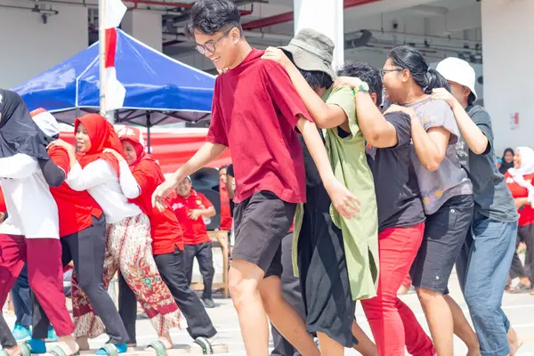 Felice Festa Dell Indipendenza Indonesiana Con Giochi Tradizionali Competizione Bakiak — Foto Stock