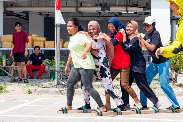 Feliz Día Independencia Indonesia Con Juegos Tradicionales Competencia Bakiak Día — Foto de Stock