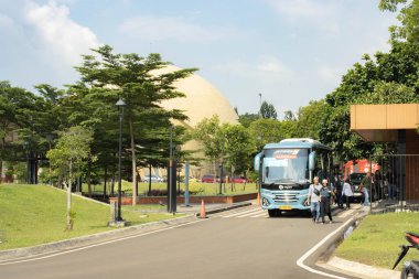 Jakarta, 14 Nisan 2025: Keong Emas Tiyatrosu TMII, Doğu Jakarta.