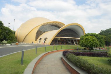 Jakarta, 14 Nisan 2025: Keong Emas Tiyatrosu TMII, Doğu Jakarta.