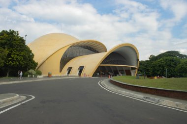 Jakarta, 14 Nisan 2025: Keong Emas Tiyatrosu TMII, Doğu Jakarta.