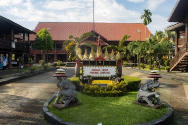 Jakarta, 14 Nisan 2025: Lampung Eyaleti Pavyonu Güzel Endonezya Minyatür Parkı, Doğu Jakarta.