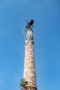 Dayak kabilesinin heykel ve ahşap oymaları, Kalimantan.