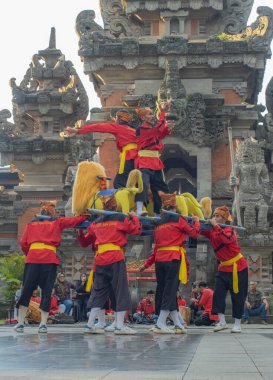 Jakarta, Endonezya - 15 Nisan 2025: Sisingaan performansı, Subang bölgesinden geleneksel bir sanat biçimi.
