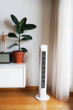 Modern bir iç mekanda White Tower taraftarı.