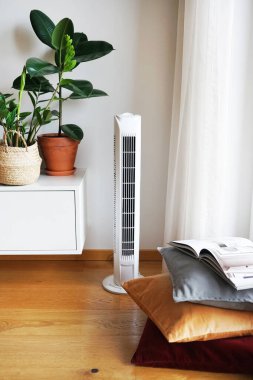 Modern bir iç mekanda White Tower taraftarı.