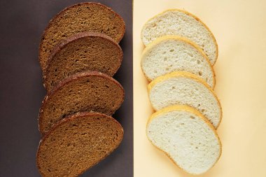 Bej-kahverengi arka planda çavdar ve buğday parçaları