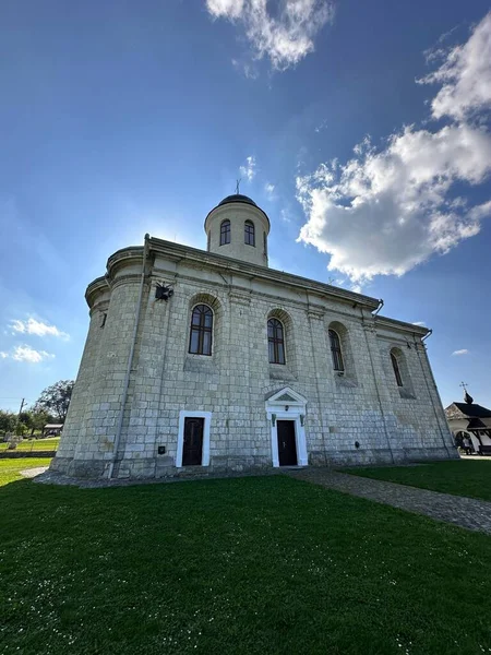 Krylos köyündeki Kutsal Bakire Meryem 'in Varsayımı Eski Kilisesi