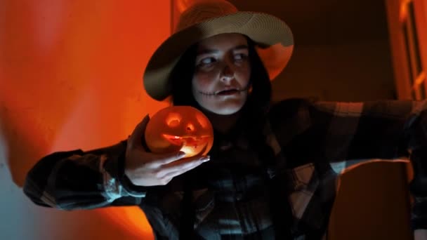 Мистическое Страшное Изображение Хэллоуина Тыквенным Валетом Темной Комнате — стоковое видео