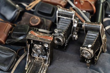 Bit pazarında antika antika kameralar, geçmiş