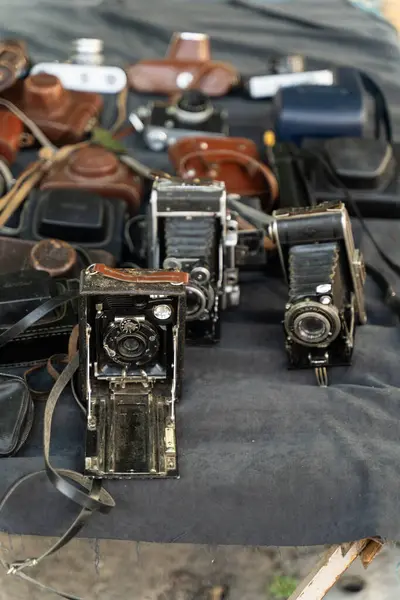Caméras Anciennes Vintage Dans Marché Aux Puces Images De Stock Libres De Droits