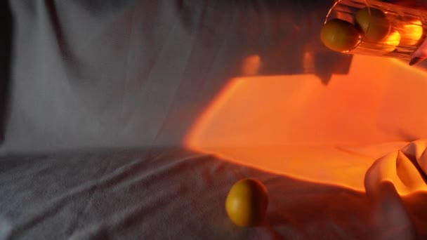 掉下的橘子的特写镜头 — 图库视频影像