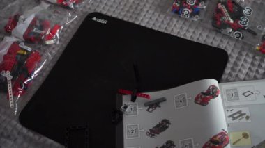 Düşen plastik detaylar, robot konsepti