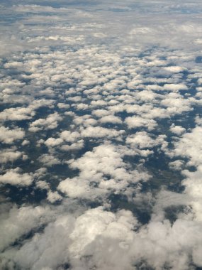 Uçaktan bulutlara hava görüntüsü