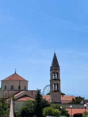 Deniz kıyısındaki katedral kilisesi - Hırvatistan