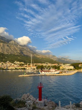 Makarska limanının görüntüsü