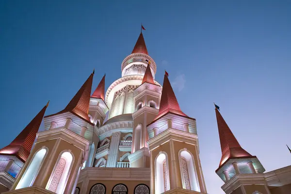 Günbatımında peri masalı şatosu