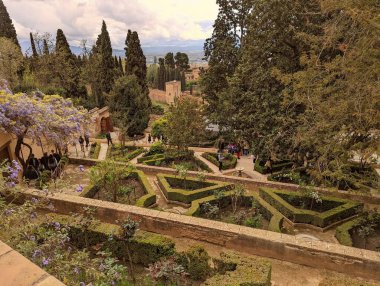 Granada, İspanya - 05-03-22: Alhambra Bahçeleri ve Labirent