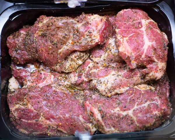 市場で生の牛肉の歪み 自家製 高品質の写真 — ストック写真