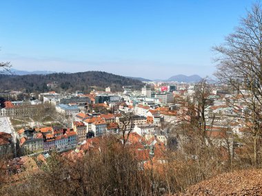 Slovenya 'nın başkenti Ljubljana' nın panoramik şehri. Ortaçağ şatosundan görüntü. Yüksek kalite fotoğraf