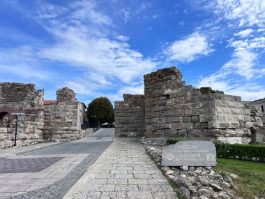 Sonbaharda Nessebar Bulgaristan 'ın Sunny plajı yakınlarındaki giriş manzarası. Yüksek kalite fotoğraf