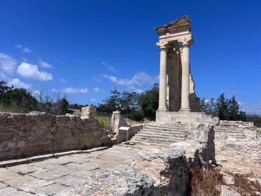 Kıbrıs, Limasol yakınlarındaki Apollo Hylates Sığınağı 'nın kalıntıları. Yüksek kalite fotoğraf