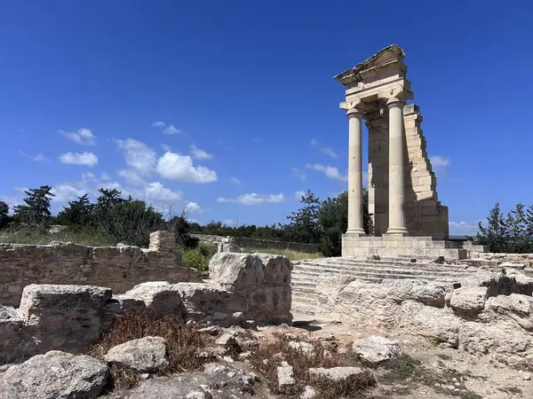 Kıbrıs, Limasol yakınlarındaki Apollo Hylates Sığınağı 'nın kalıntıları. Yüksek kalite fotoğraf