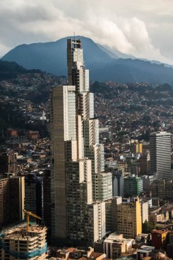 Bogota 'daki en yüksek bina ve şehir manzarası