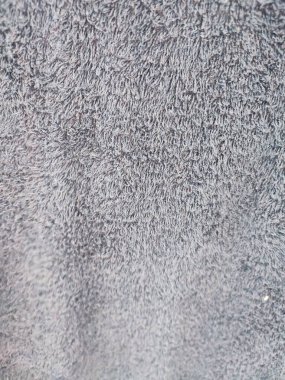 Öğleden sonra güneşine maruz kalmış mavi bir havlunun dokusu ya da arka planı, tam kare.