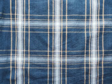 Gömlek kumaşının dokusu kareli desenli.