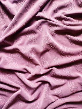 Çiçek motifli pembe kumaşın dokusu ve arka planı