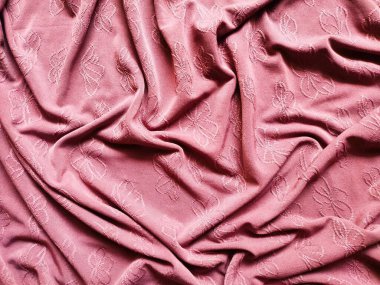 Çiçek motifli pembe kumaşın dokusu ve arka planı