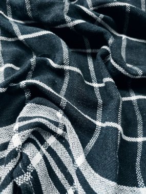 Siyah kumaş arkaplan ve beyaz çizgili desen