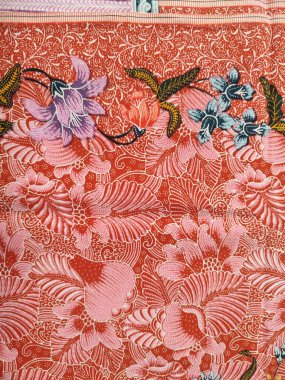 Endonezya Batik desenleri ve çiçek ve yaprakların farklı renklerde olduğu arka planlar