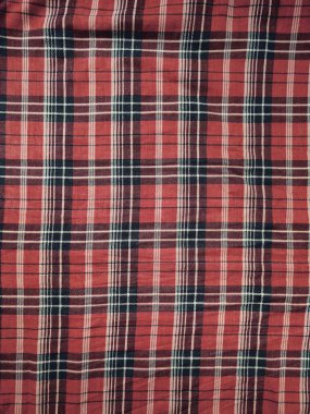 Kumaşın motifi ve arkaplanı kırmızı kareli motiftir