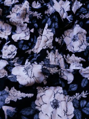 Bir dizi soyut çok renkli gül desenleri orta renkli, gül malzemeli kumaş katı.