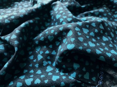 Mavi kalp ve arka plan. Romantik ve sevimli pembe kalp izi. Romantik düğün tasarımı, Sevgililer Günü.